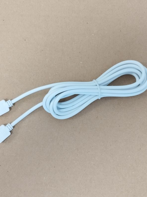 Przedłużacz LED RGB KC ELITTE może służyć do połączenia dwóch ekspozytorów do ciast lub podstaw do fontann czekoladowych.